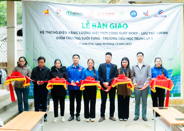 intech group dong hanh trao tang cong trinh dien mat troi tai diem truong suoi tung