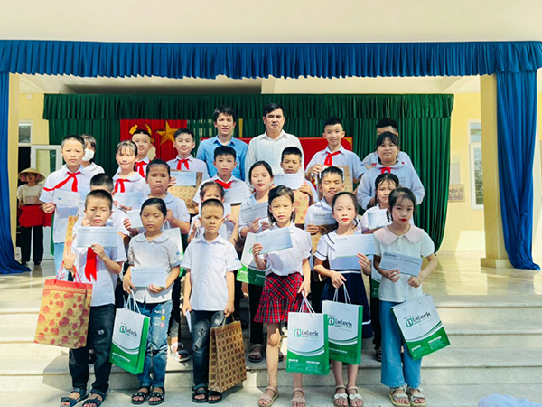 quy dieu uoc intech trao qua va hoc bong cho hoc sinh thcs dong phu