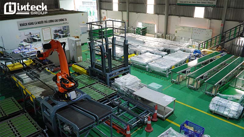 tu dong hoa nha may voi robot boc xep hang hoa
