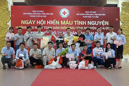 ngay hoi hien mau  giot mau hong intech 2024